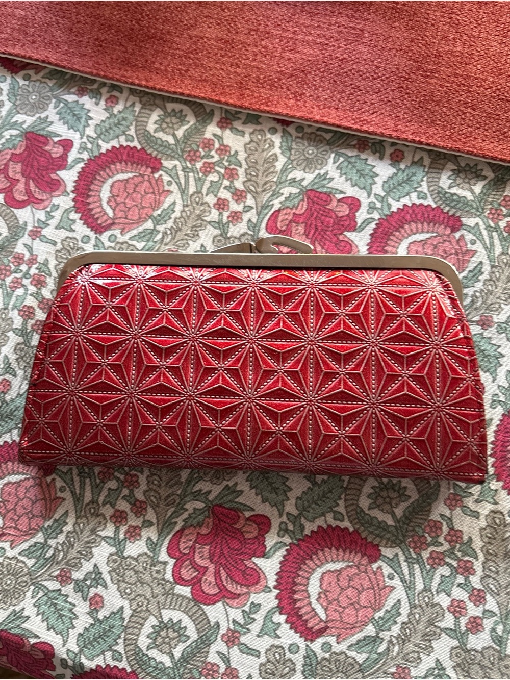 Textured Red Women's Kiss-Lock Clasp Textured Wallet Clutch Vintage Collectible - Picture 2 of 5